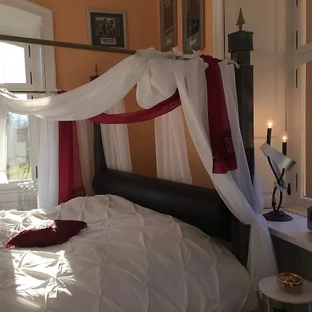 B&B Castle Hollywood 4* Amorbach