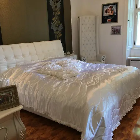 B&B Castle Hollywood 4* Amorbach