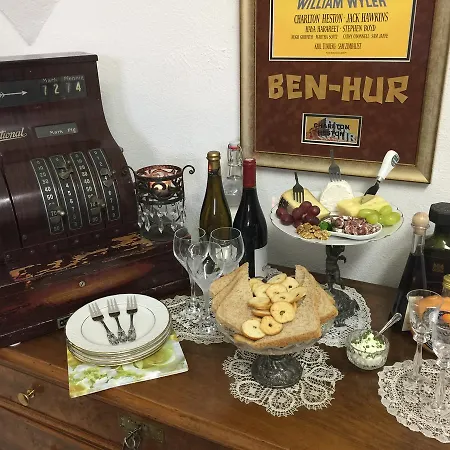 Oda ve Kahvaltı B&B Castle Hollywood 4*